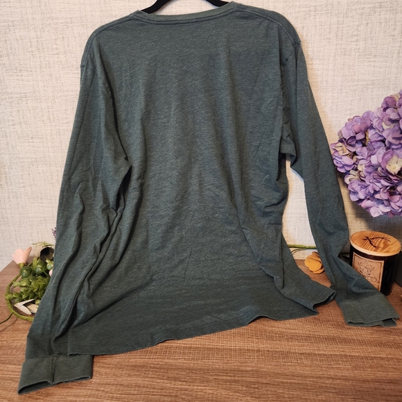 Green long sleeve graphic tee - Picture 2 of 2